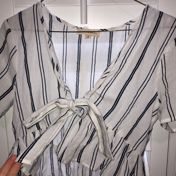 Striped Tie front crop top - Picture 2 of 3